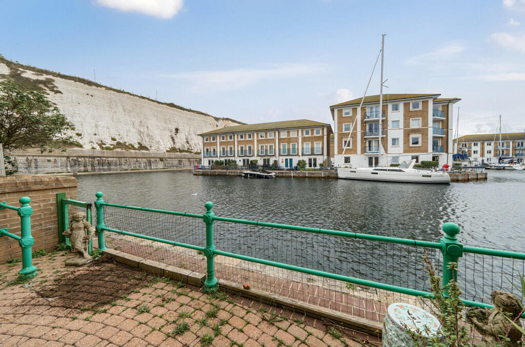 Additional image 12 of Trafalgar Gate, The Strand