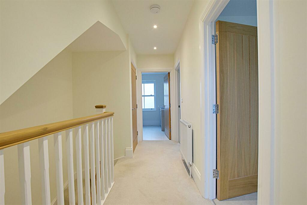 Additional image 7 of Horseshoe Place, Windmill Hill