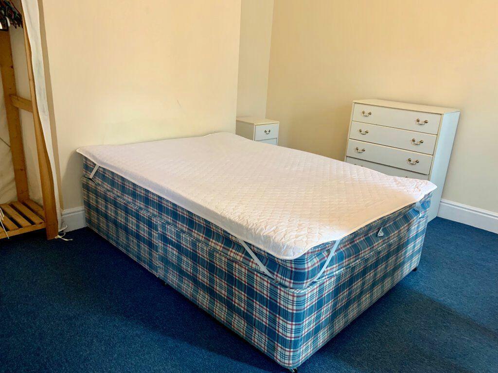 Additional image 5 of STUDENT FIVE DOUBLE BEDROOMS, WINTON (P07685)