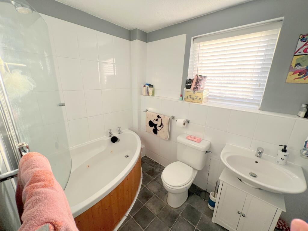 Additional image 10 of Chatsworth Way, New Milton, Hampshire. BH25 5UL
