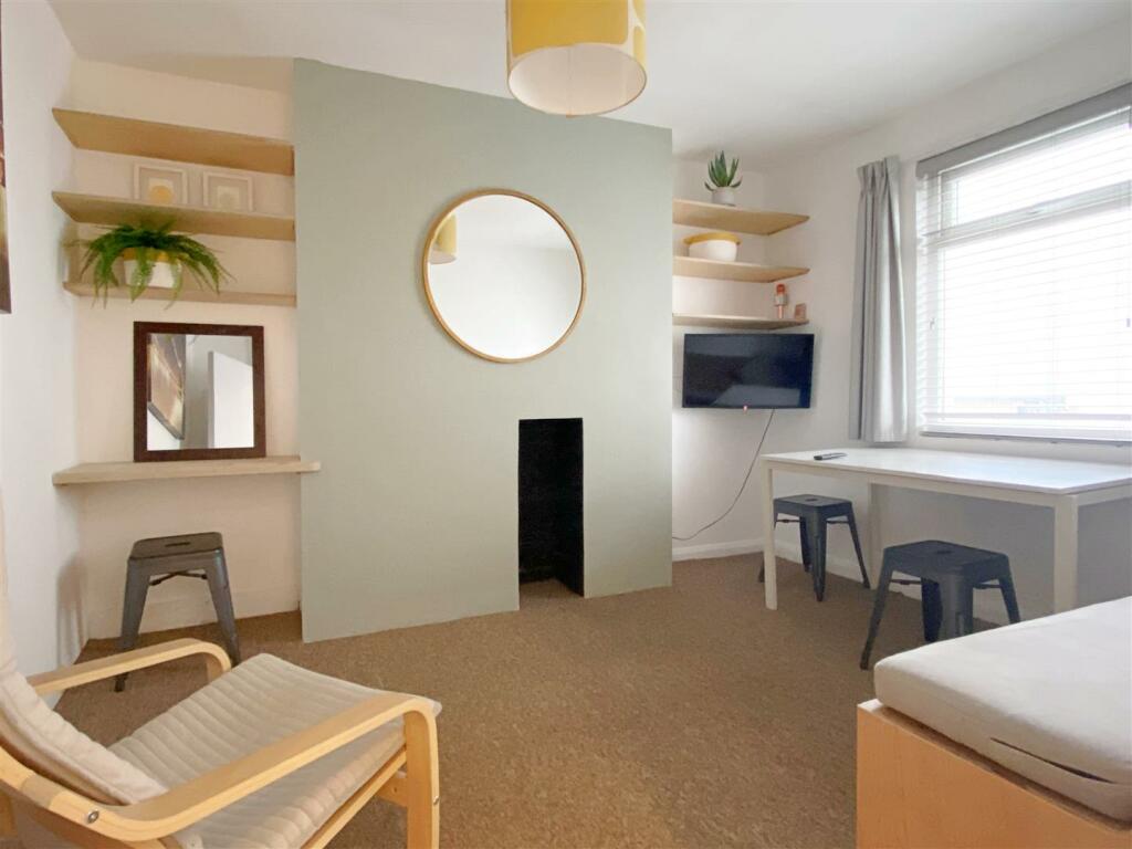 Additional image 4 of London Road - Smart & Spacious