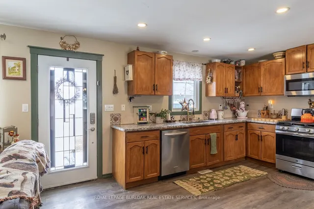 Additional image 3 of 2715 Upper James St