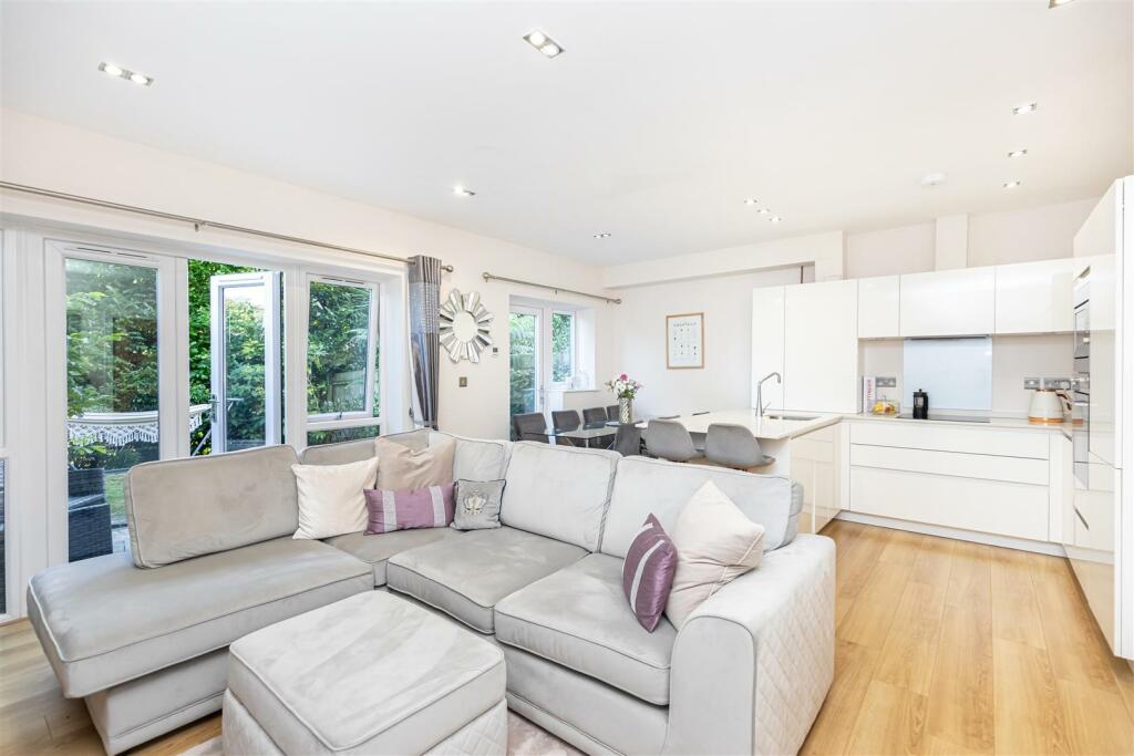 Additional image 2 of Town House in Trafalgar Mews, Nelson Road.