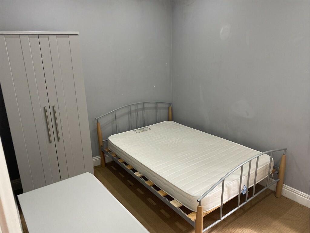 Additional image 6 of 2 Double Bedroom Student Garden Apartment - Rushton Crescent