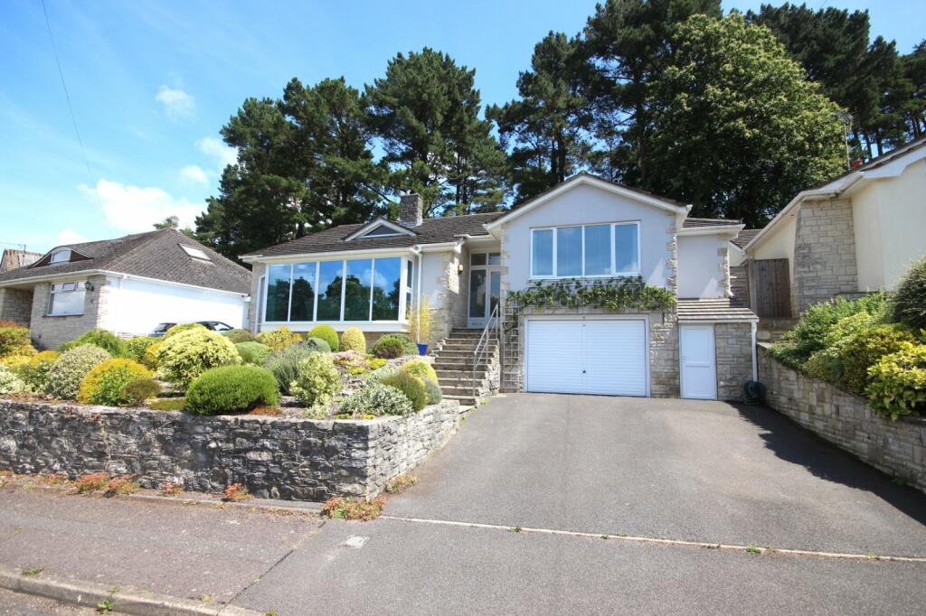 Greensleeves Avenue, Broadstone, Dorset, BH18