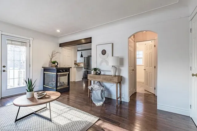 Additional image 4 of 2 Bond St