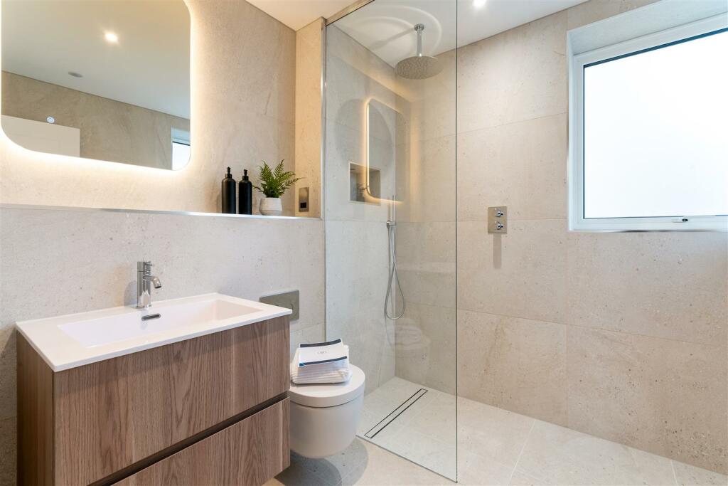 Additional image 34 of Sandbanks Road, Lilliput