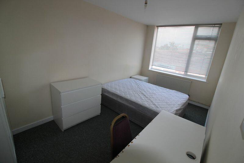 Additional image 5 of AVAILABLE SEPTEMBER 2025 -3 Double Bedroom Student Flat - Winton
