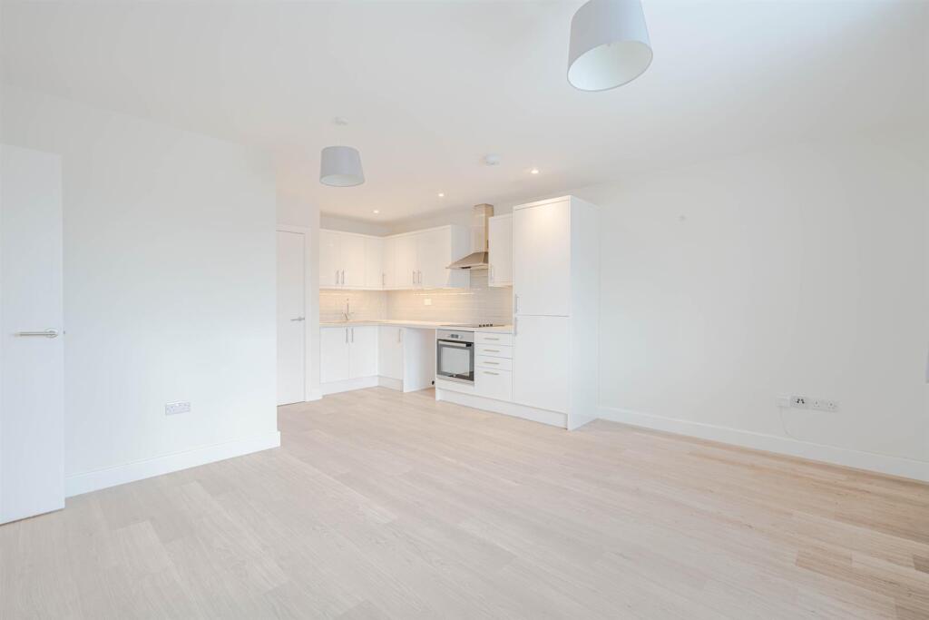 Additional image 7 of 397-403 Lymington Road, Highcliffe, Christchurch