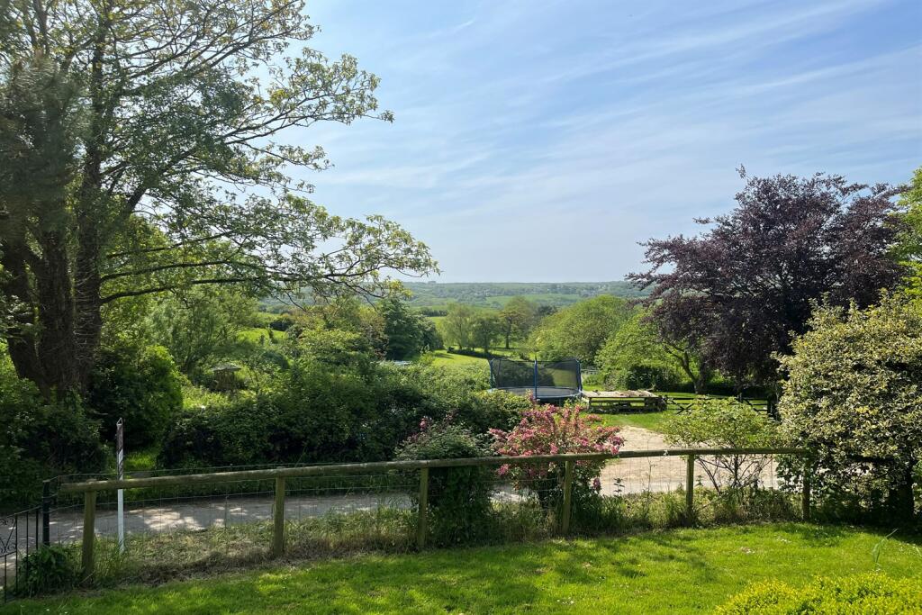 Additional image 3 of Knitson