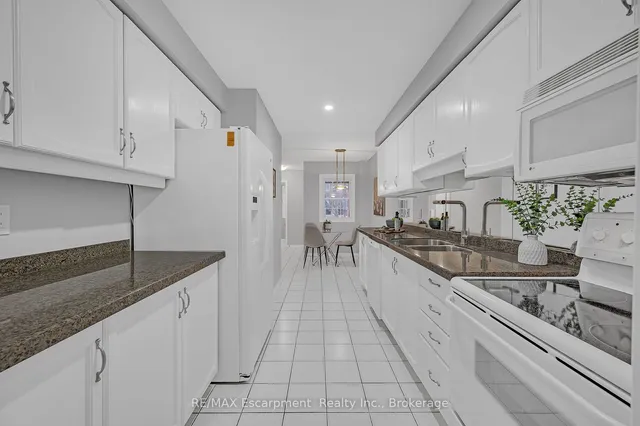 Additional image 6 of 1415 Hazelton Blvd Unit 33