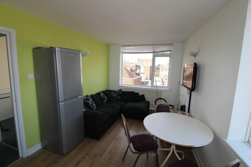 Additional image 7 of AVAILABLE SEPTEMBER 2025 -3 Double Bedroom Student Flat - Winton
