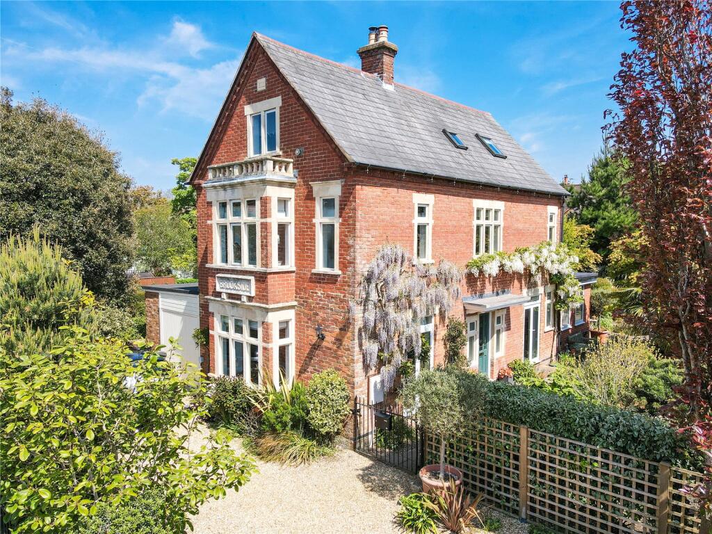 Southern Lane, Barton On Sea, Hampshire, BH25