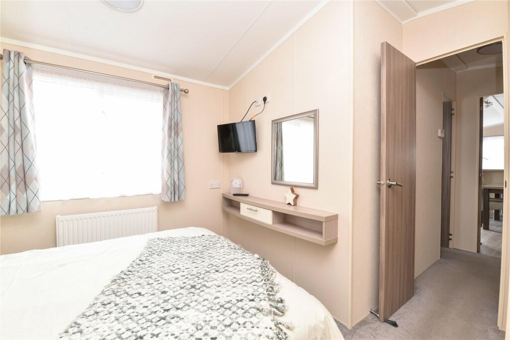 Additional image 16 of Rowan, Hoburne Bashley Holiday Park, New Milton, Hampshire, BH25