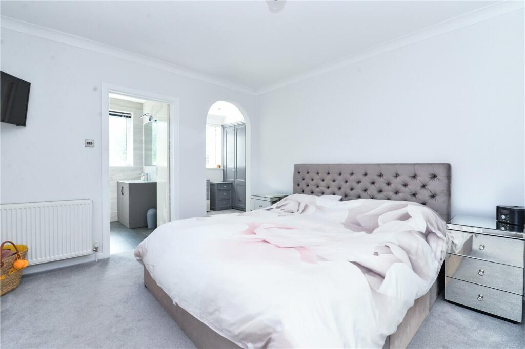 Additional image 11 of Chestnut Avenue, Barton on Sea, New Milton, Hampshire, BH25