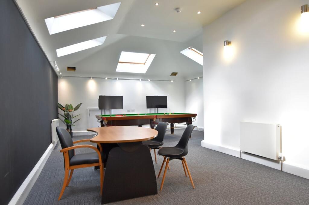 Additional image 4 of First Floor, 435-437 Walmersley Road, Bury, BL9 5EU
