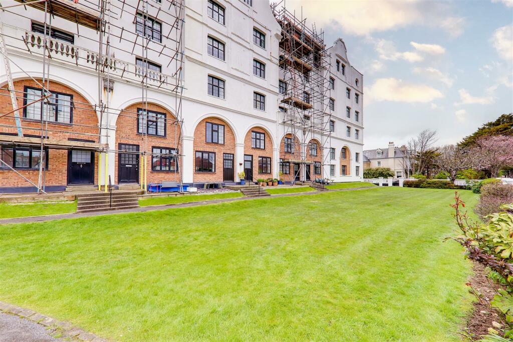 Grand Avenue, Worthing, BN11