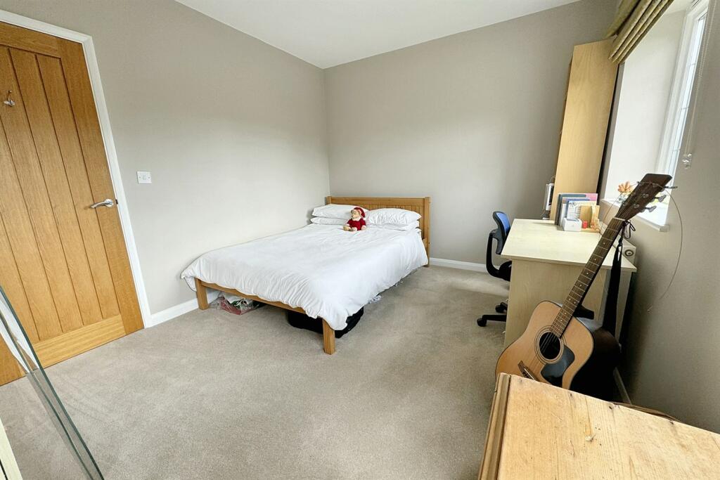 Additional image 12 of Horton