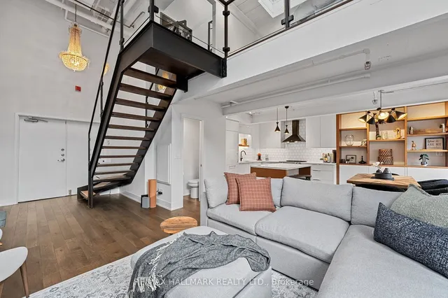 326 Carlaw Ave Unit 106