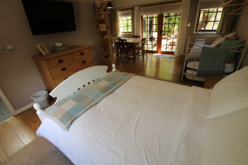 Additional image 10 of Stapehill Road, Wimborne