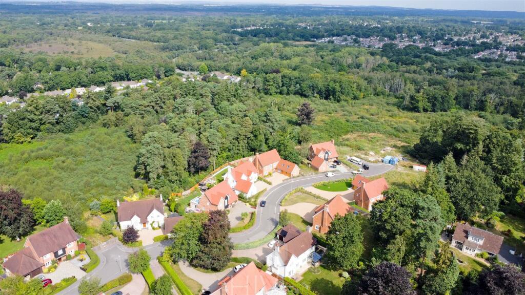 Additional image 3 of Badgers Walk, Ferndown