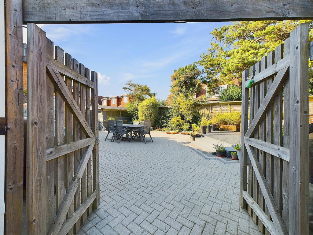 Additional image 30 of Albany Close, Worthing, BN11