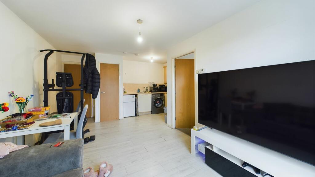 Additional image 3 of Chartwell Drive, Bradford, BD6