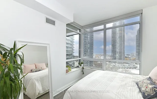 Additional image 9 of 36 Park Lawn Rd Unit 1202