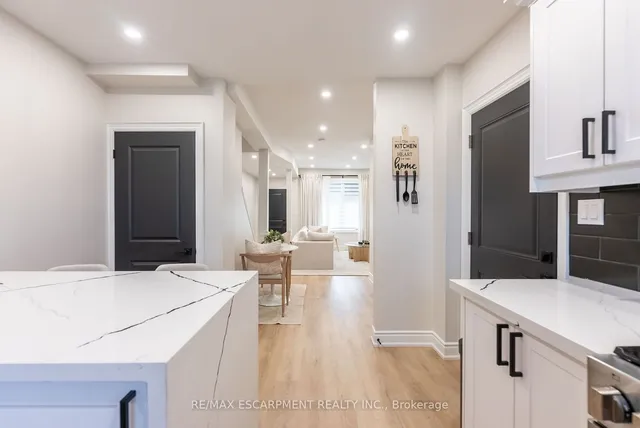 Additional image 10 of 71 Roxborough Ave