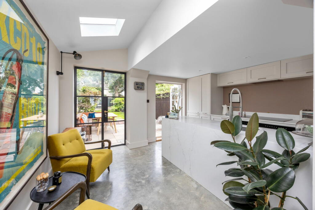 Additional image 19 of Warwick Place, Worthing, BN11 3EU