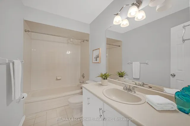 Additional image 17 of 1415 Hazelton Blvd Unit 33