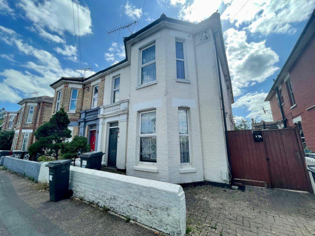 STUDENT THREE BEDROOM, CHARMINSTER (P01409)