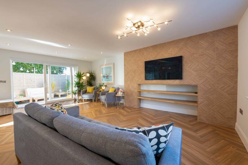 Additional image 4 of Sea Views - Quiet Cul de Sac location