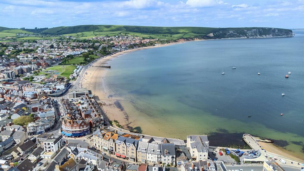 Additional image 19 of Flat and Shop, High Street