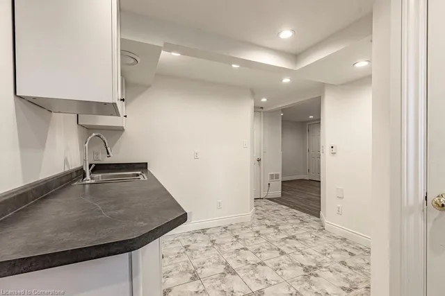 Additional image 34 of 2 Bond St