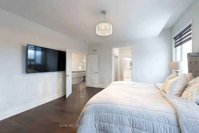 Additional image 19 of 249 Agro St