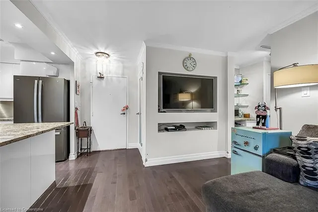 Additional image 4 of 1968 Main St Unit 409