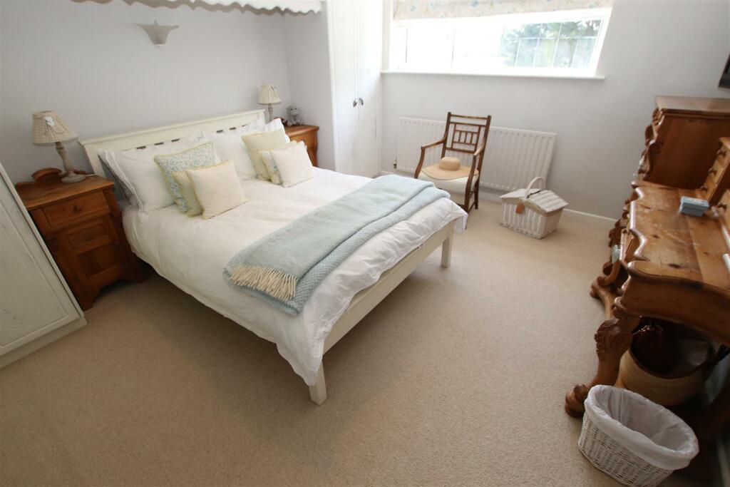 Additional image 18 of Stapehill Road, Wimborne
