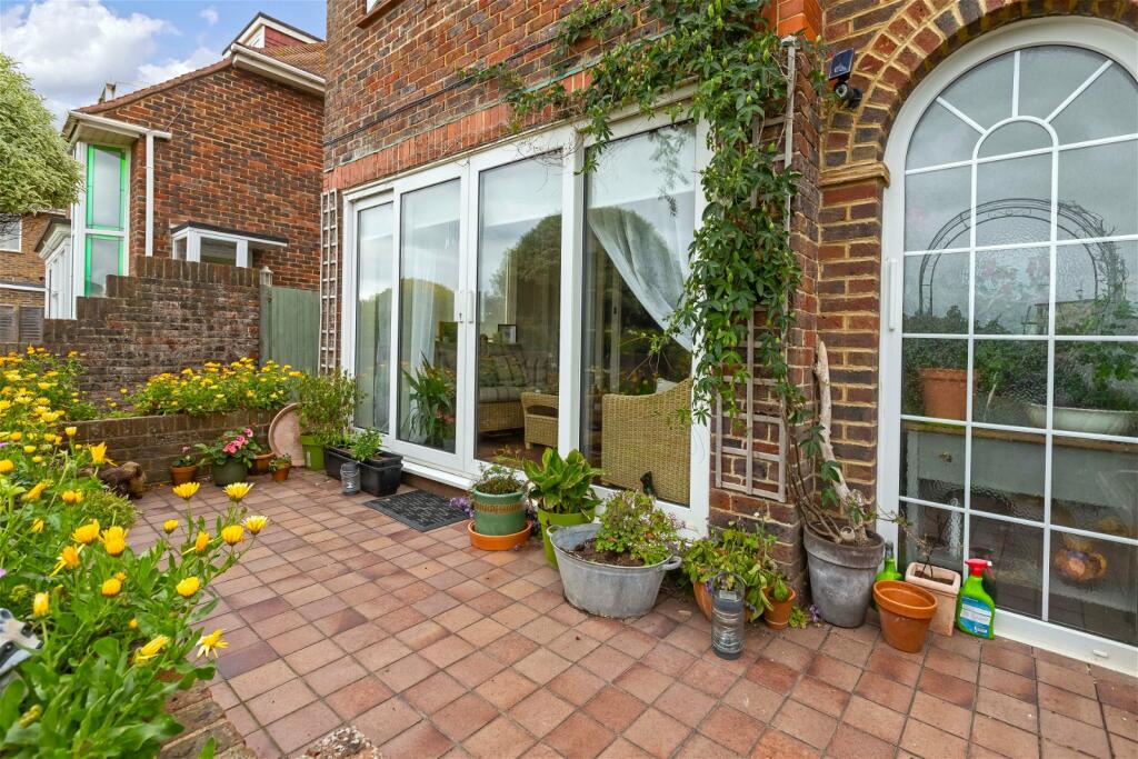 Additional image 19 of Marine Crescent, Goring-by-Sea, Worthing, West Sussex, BN12