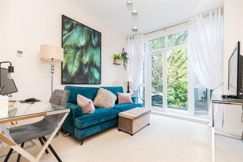 Additional image 11 of Town House in Trafalgar Mews, Nelson Road.