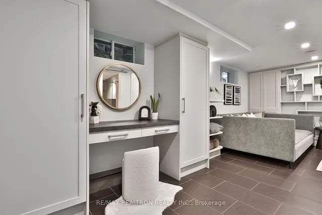 Additional image 24 of 351 Woburn Ave