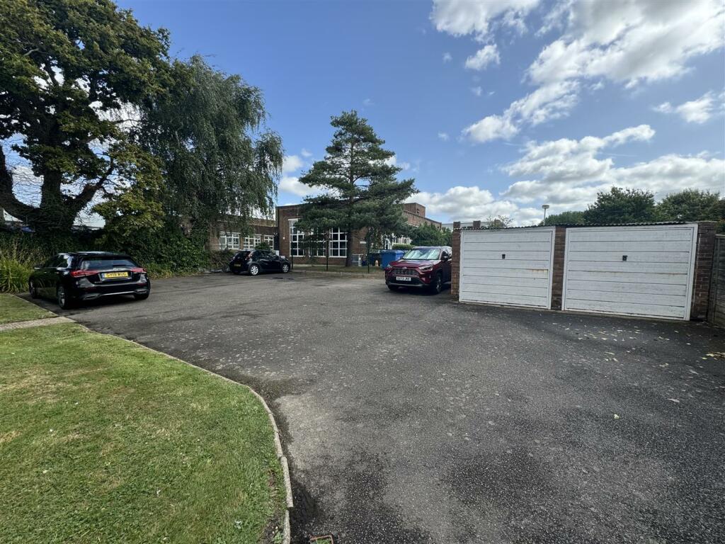 Additional image 5 of Clive Avenue, Worthing, BN12 4SQ