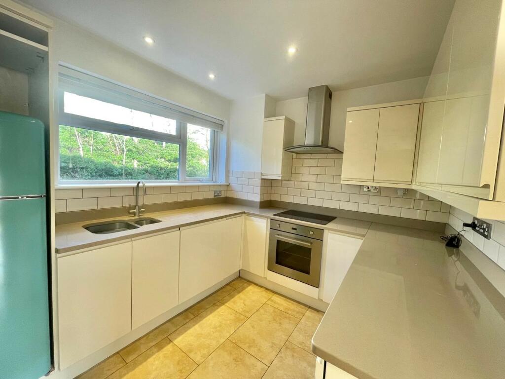 Additional image 3 of Sea Road