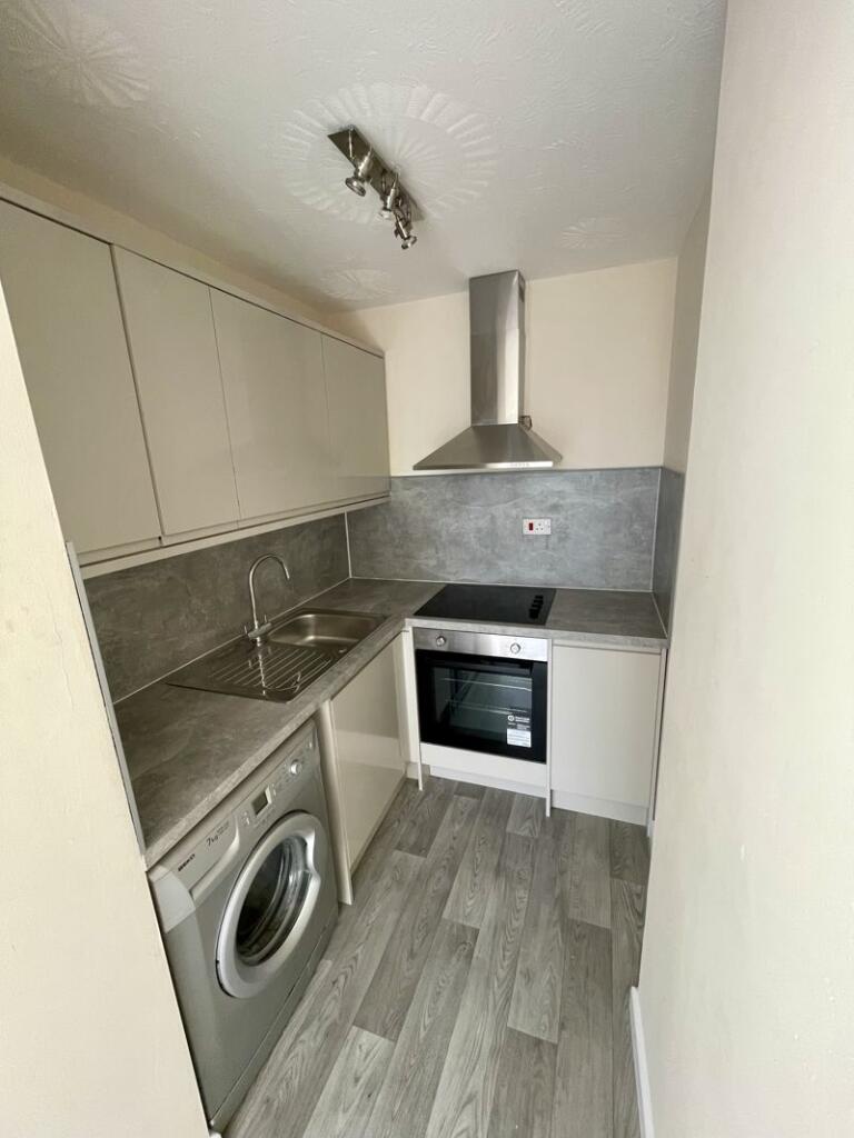 Additional image 5 of Studio Flat - Town Centre - £800 pcm