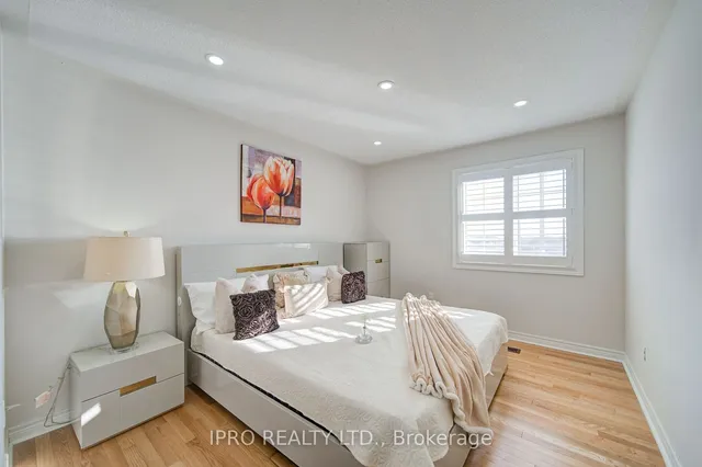 Additional image 29 of 566 Bessborough Dr
