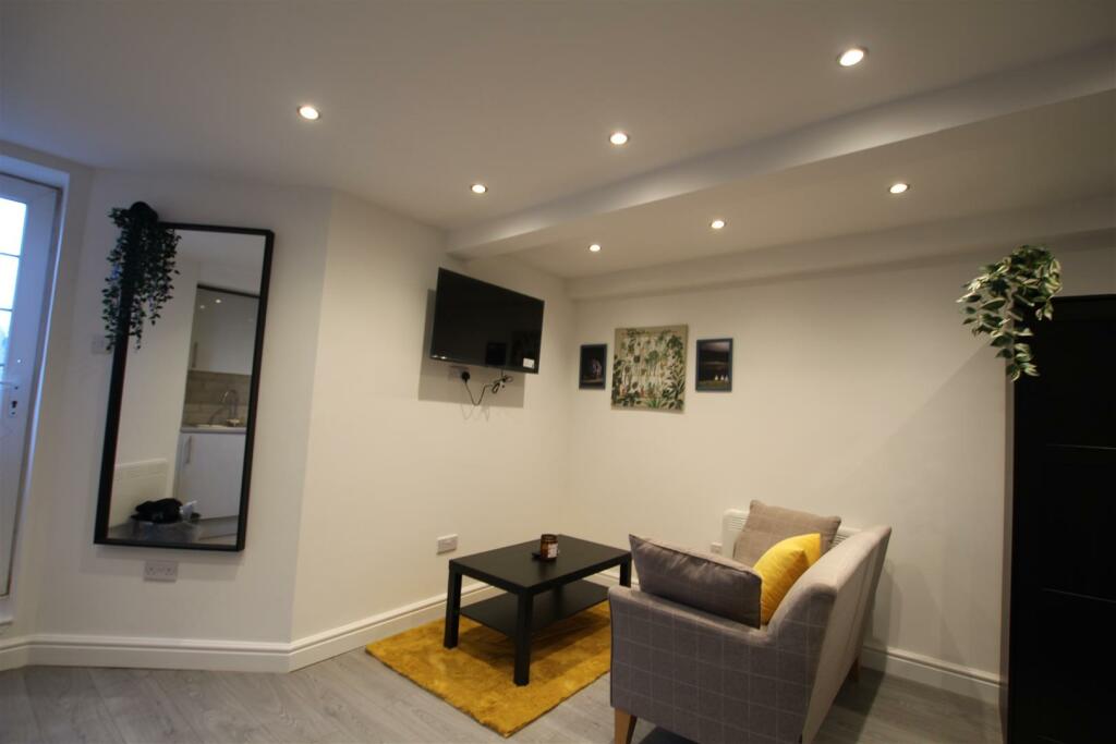 Additional image 7 of Larchmont, Clayton, Bradford