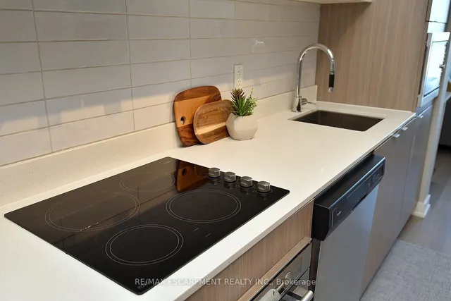 Additional image 11 of 5220 Dundas St Unit D509