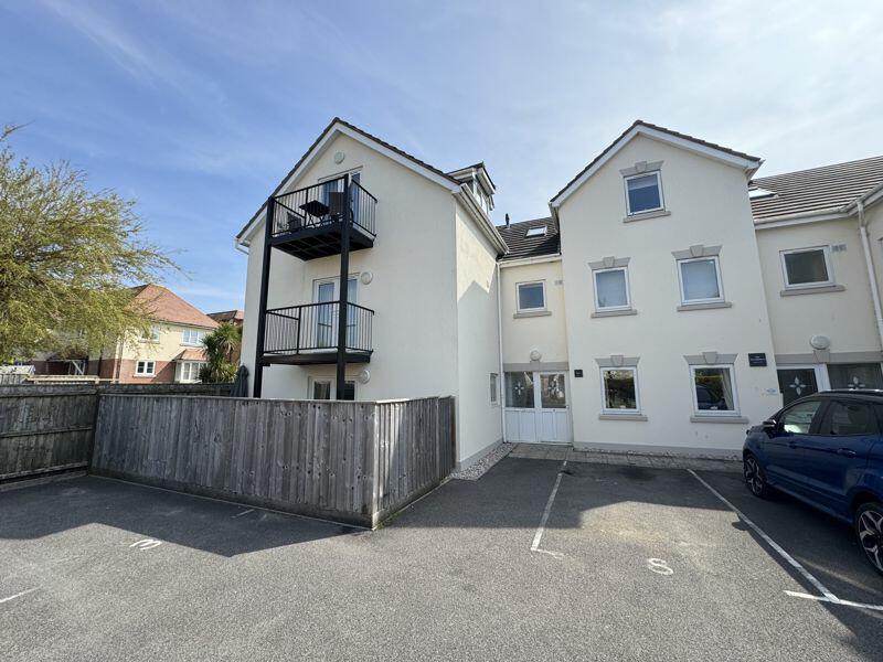 Additional image 4 of PRIME PENTHOUSE APARTMENT 5 MINS TO BEACH & TOWN WITH PARKING