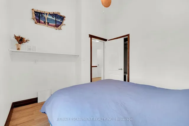 Additional image 32 of 33 Mayflower Ave