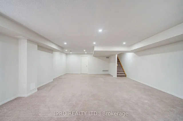 Additional image 37 of 566 Bessborough Dr